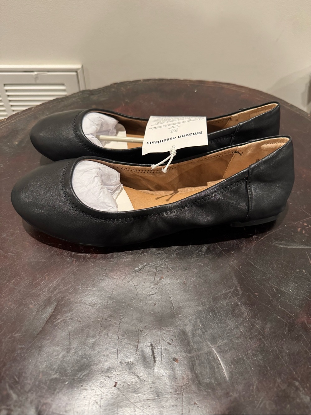 Amazon Essentials Women's black Slip-On Ballet Flats 9.5